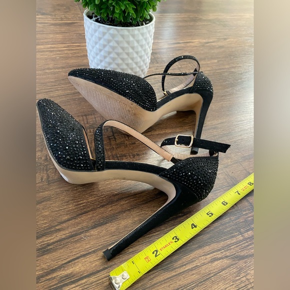 The Blossom Collection Ankle Strap Pointed Toe Heel. Size 5.5 - Picture 9 of 12